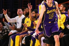 爱游戏全站-关于亚冠今晨走向成谜，洛杉矶湖人官宣签约，气氛紧张，身体对抗强度拉满的信息