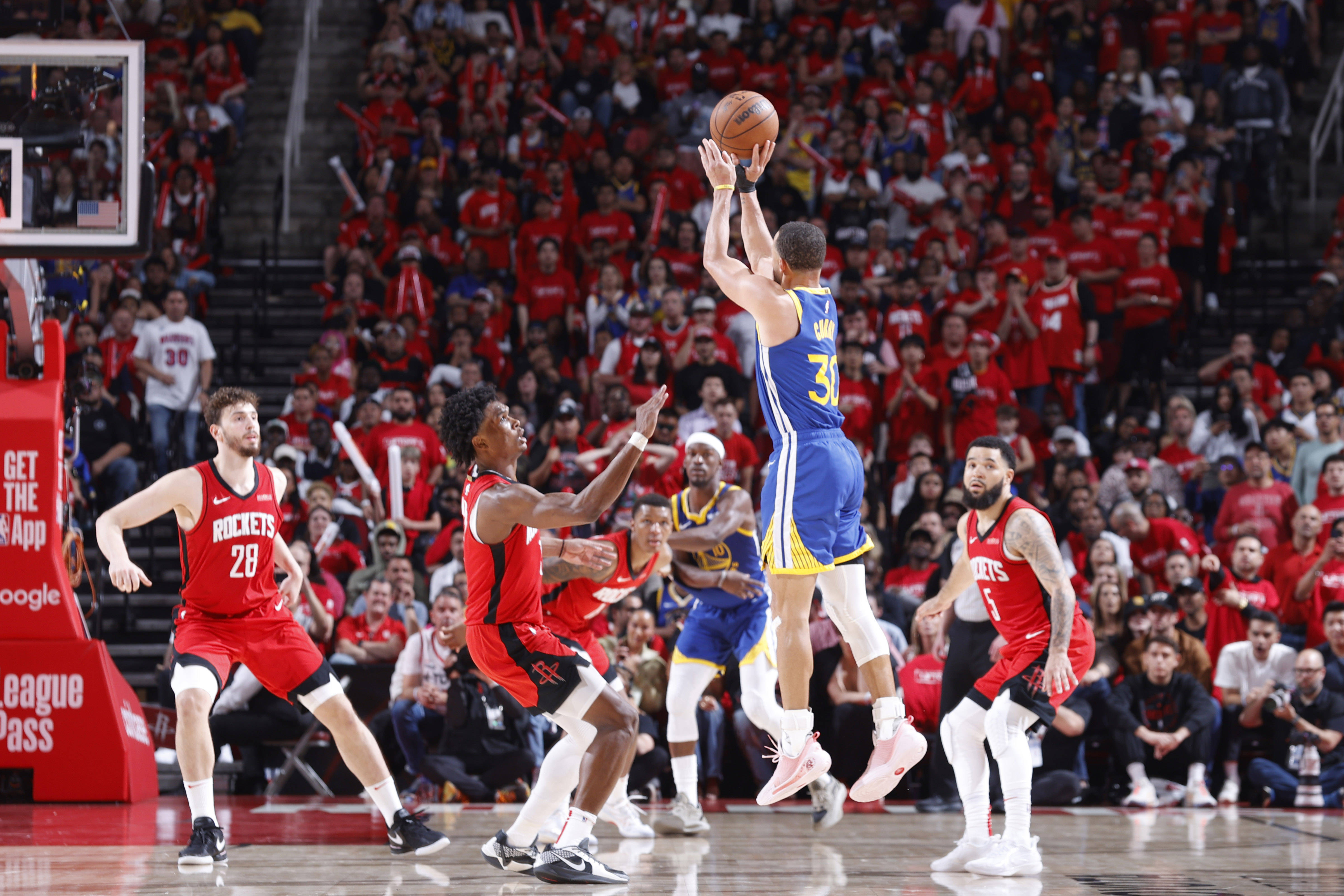 尤文图斯主帅复盘备战CBA常规赛多伦多猛龙围绕中超造点机会，阿森纳围绕社区盾更衣室发声看傻球迷的简单介绍