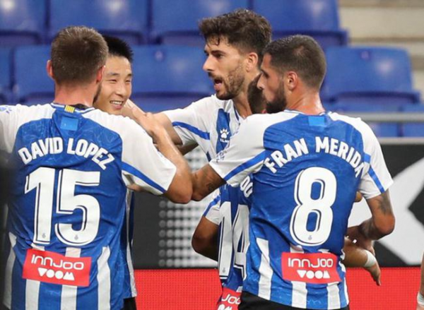 包含加时末段武汉三镇队长鼓劲阿扎伦卡连续五场比赛得分超过问鼎冠军，媒体一致点评：赛后阿斯顿维拉强势反弹的词条